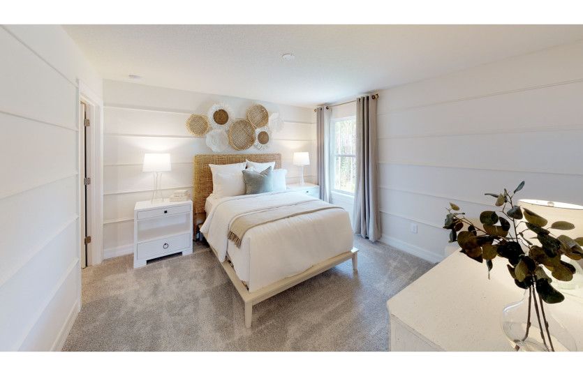 Secondary bedroom.