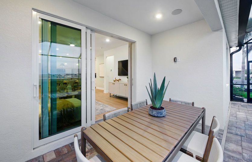Covered lanai, perfect for outdoor living