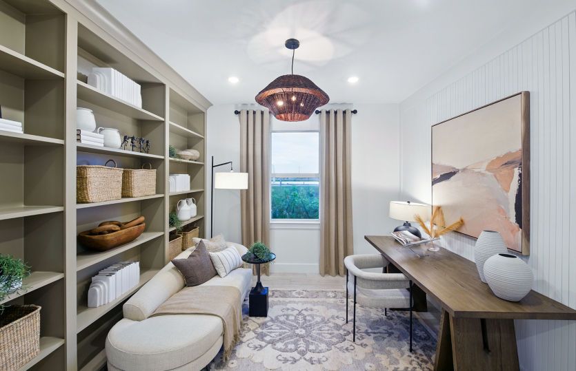 Flex room, perfect space for a home office