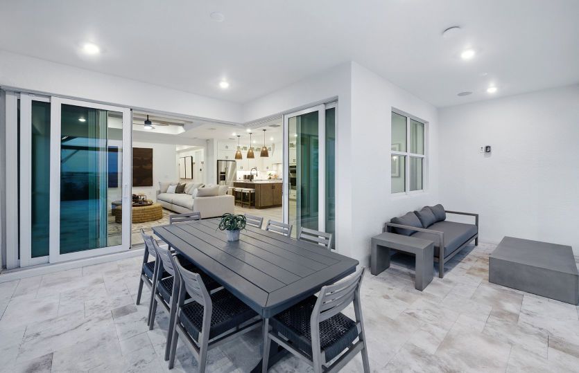Covered lanai with optional zero-corner sliding glass door