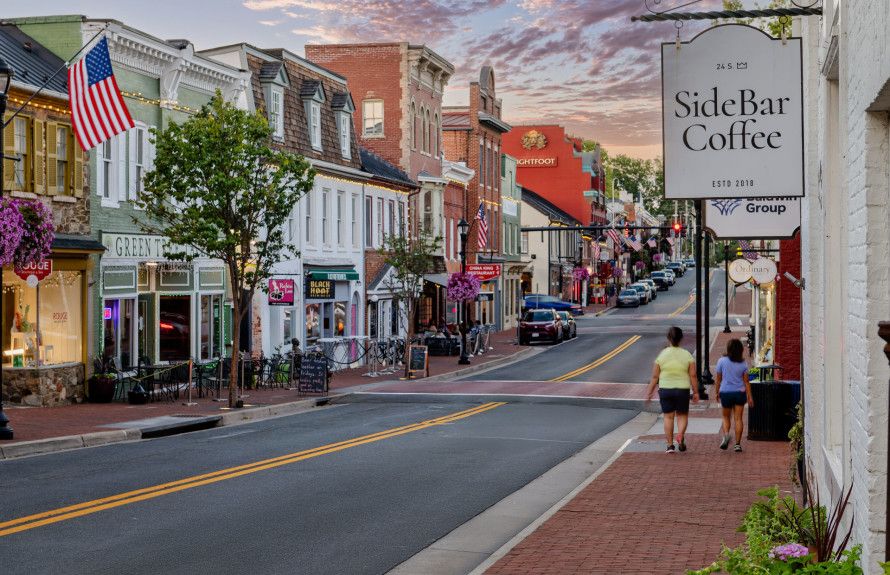 Explore Downtown Leesburg