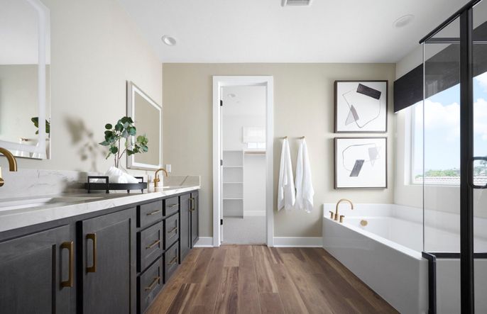 Stafford Owner's bathroom