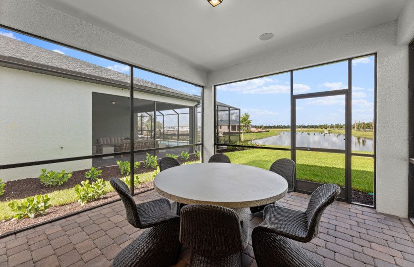 Screened-in and covered lanai, perfect for entertaining