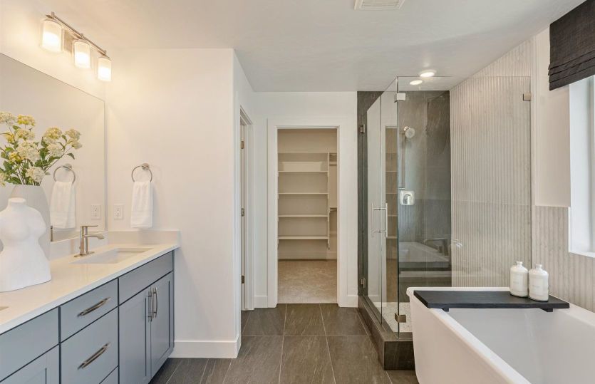 Separate Tub & Shower