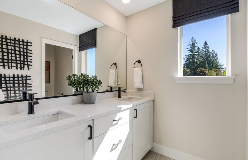 Upstairs full bathroom
