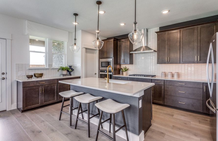 Eat-in kitchen islands