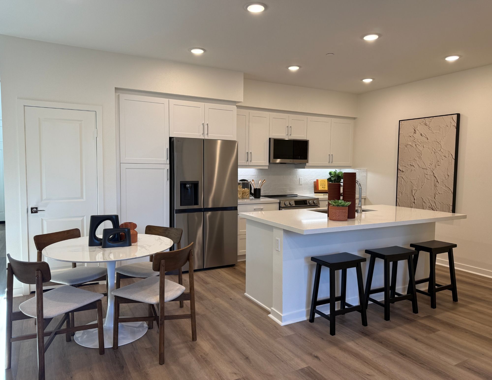 Wide kitchen peninsula with additional seating