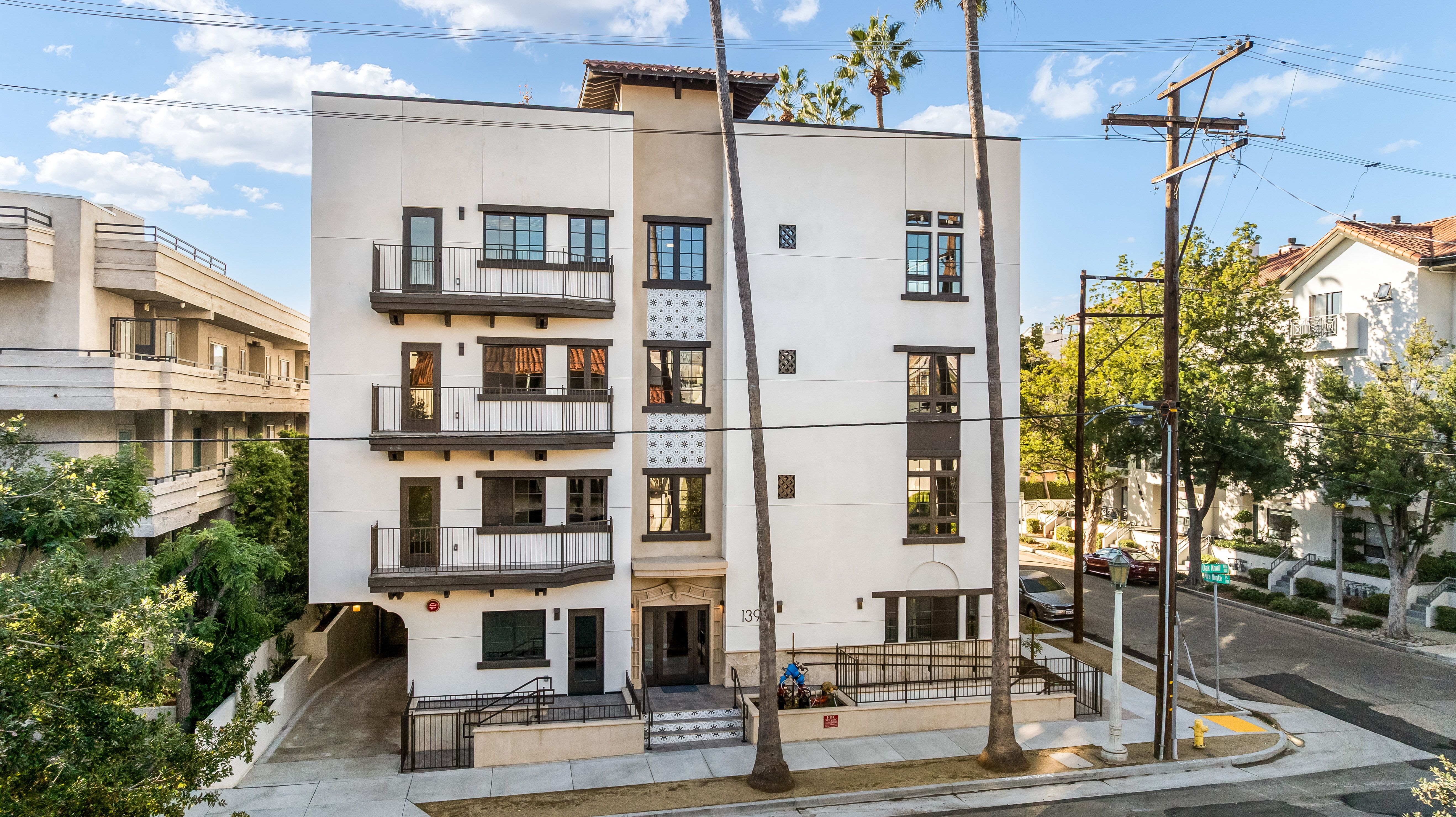 139 South Oak Knoll Avenue (Type 1)