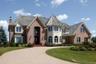 casa en R & J Custom Home Builders por R & J Custom Home Builders