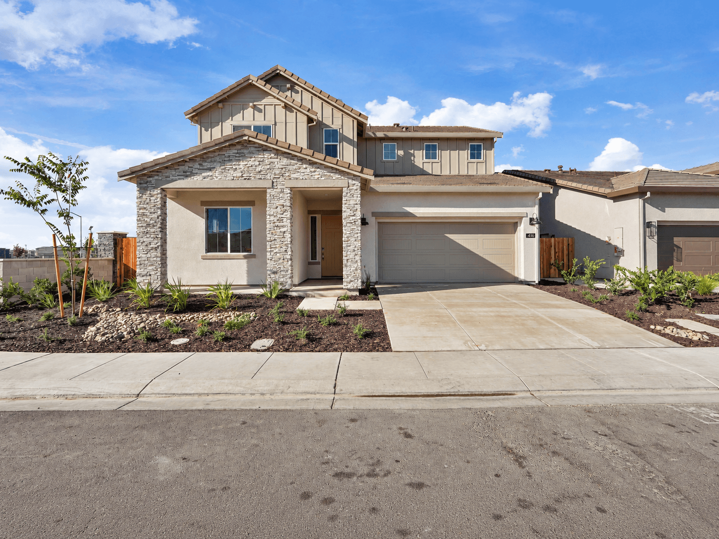 Artisan at Griffin Park por Raymus Homes en Stockton-Lodi California