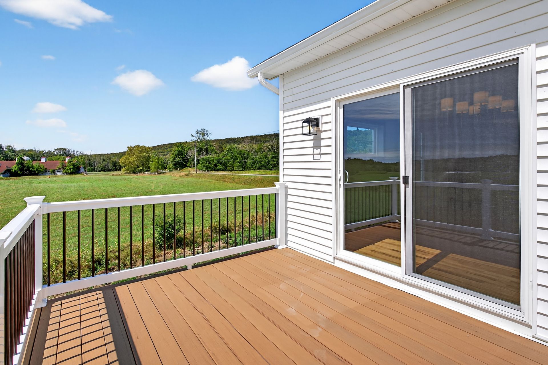 Photos highlight recent build. Options to personalize are available. 