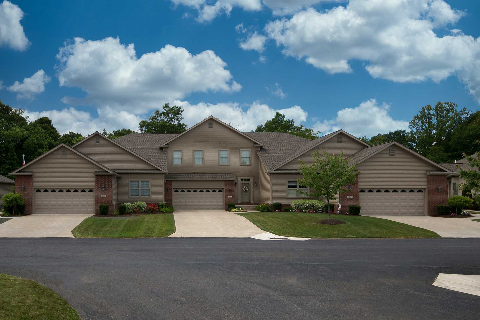 casa en Mystic Ridge por Renaud-Peck