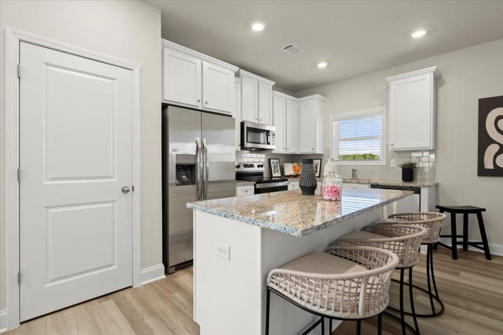 Spacious Kitchen 