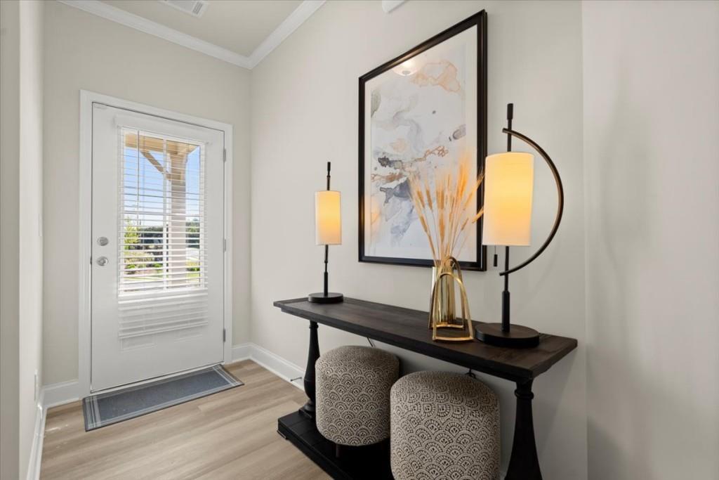 Cown mold foyer