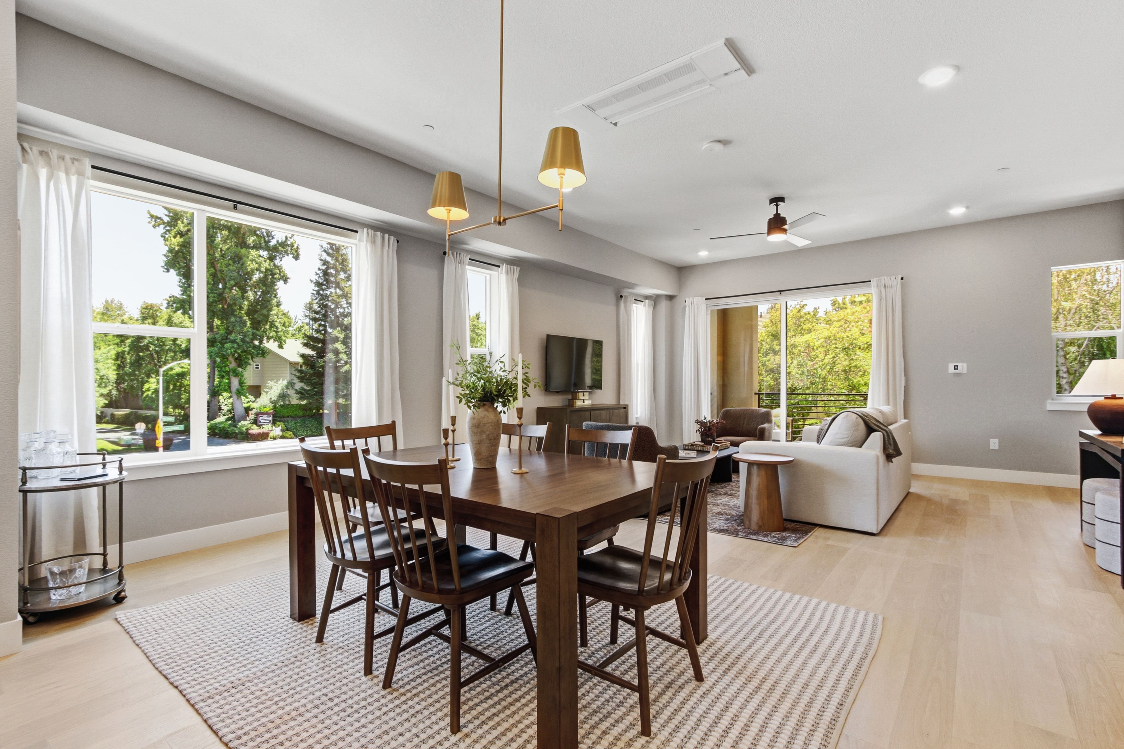 Great open space for entertaining!