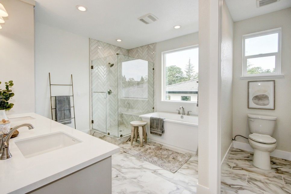 Upstairs Primary Suite Bathroom