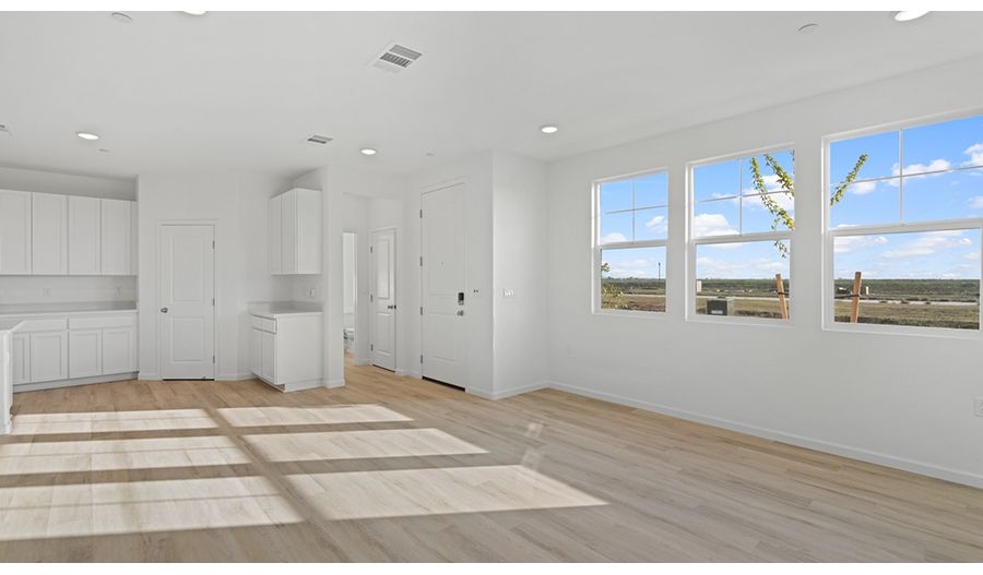 8393 Eleodoro Way (Tulare)