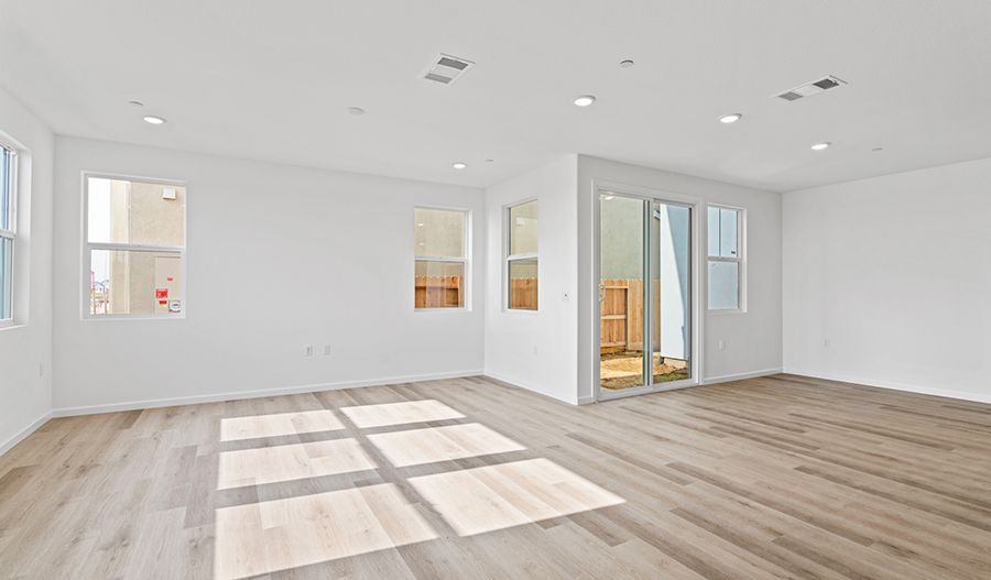 8369 Eleodoro Way (Tulare)