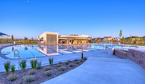 BarefootLakes Poolside