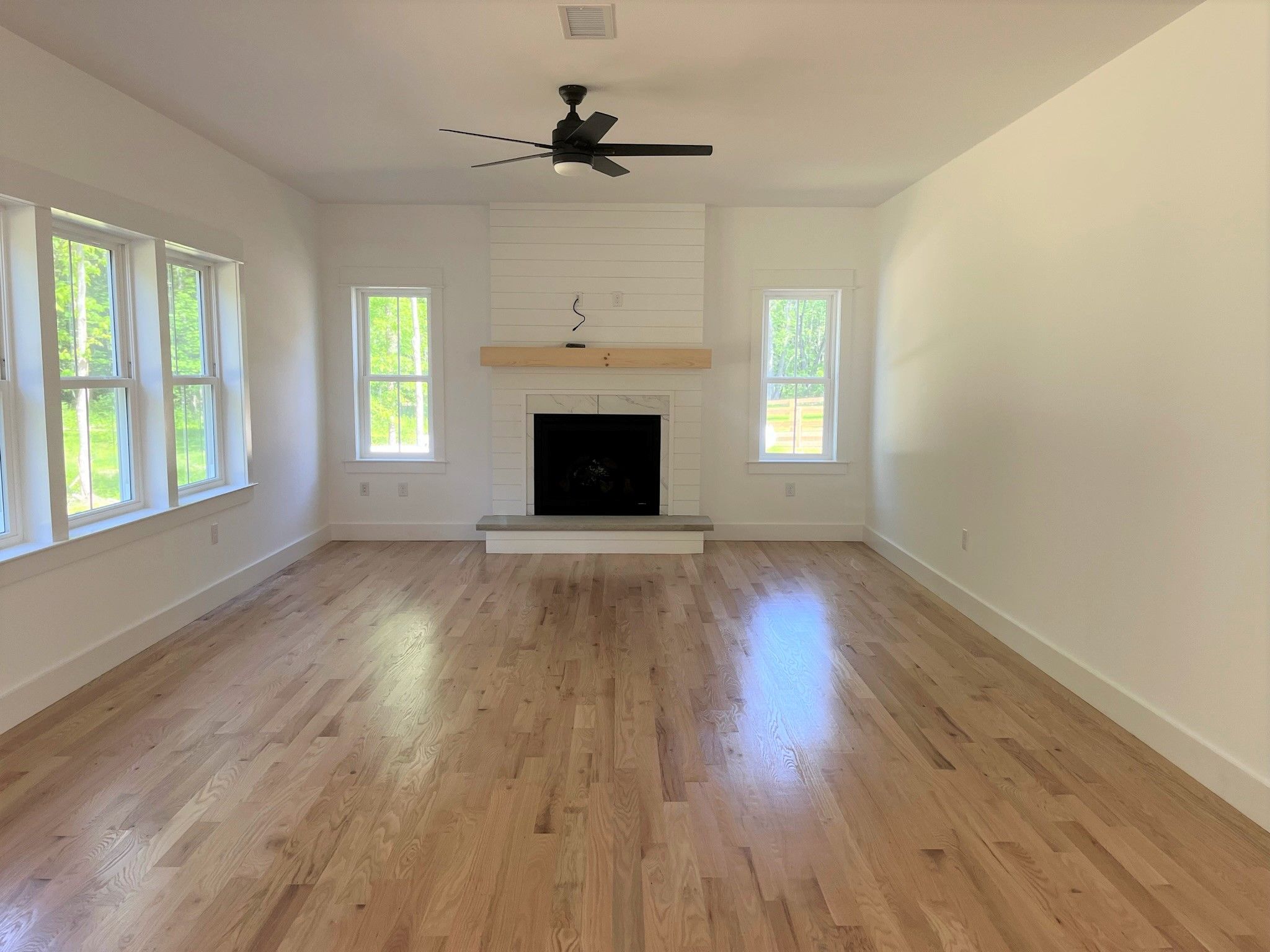 Photos highlight recent build. Options to personalize are available. 