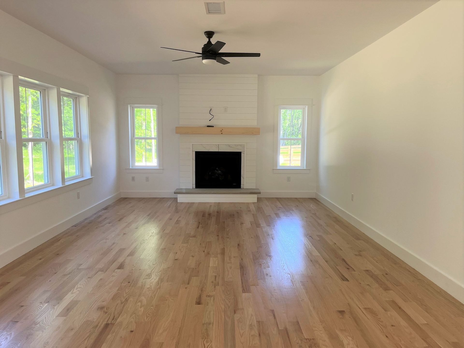 Photos highlight recent build. Options to personalize are available. 