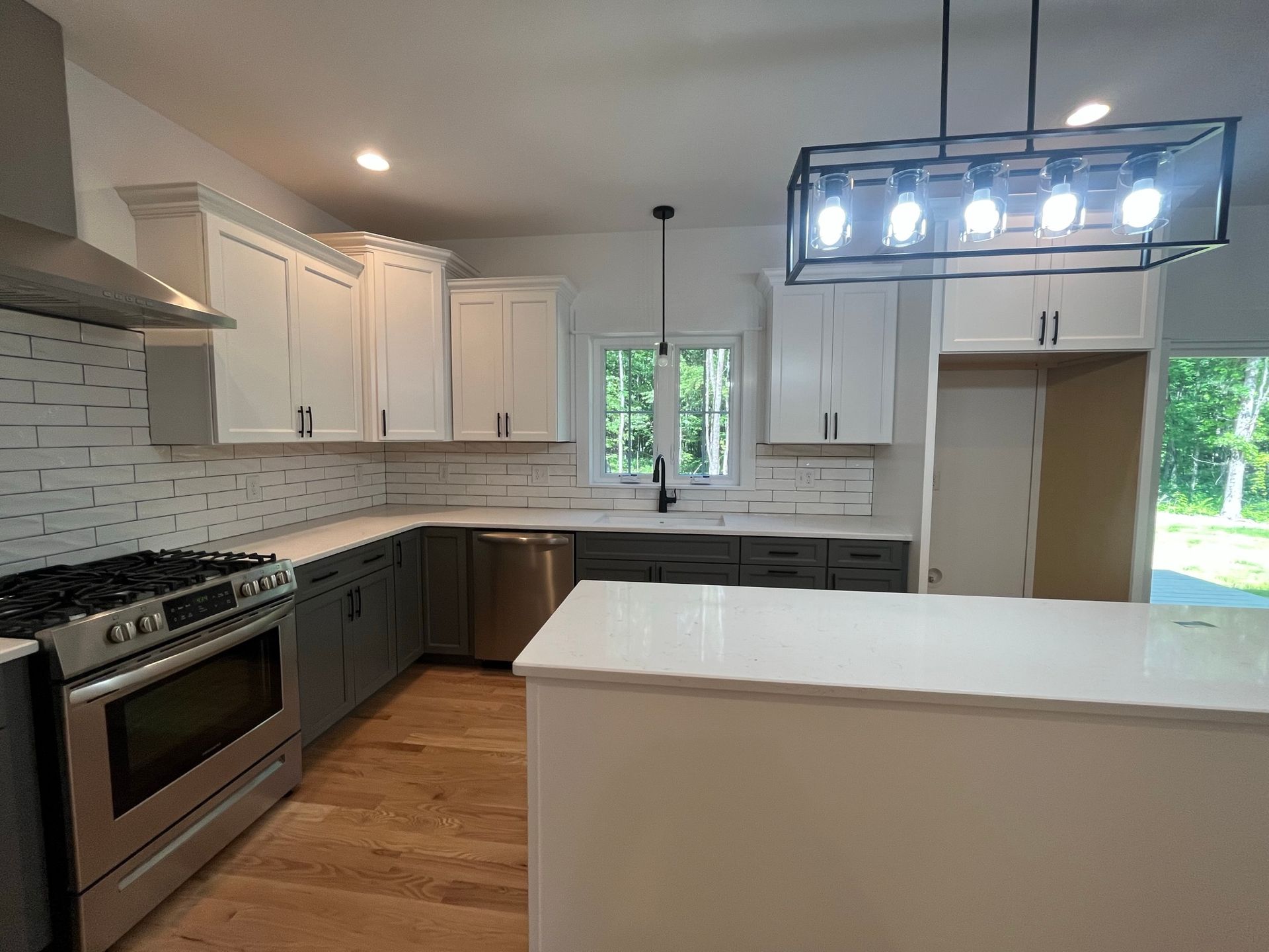 Photos highlight recent build. Options to personalize are available. 