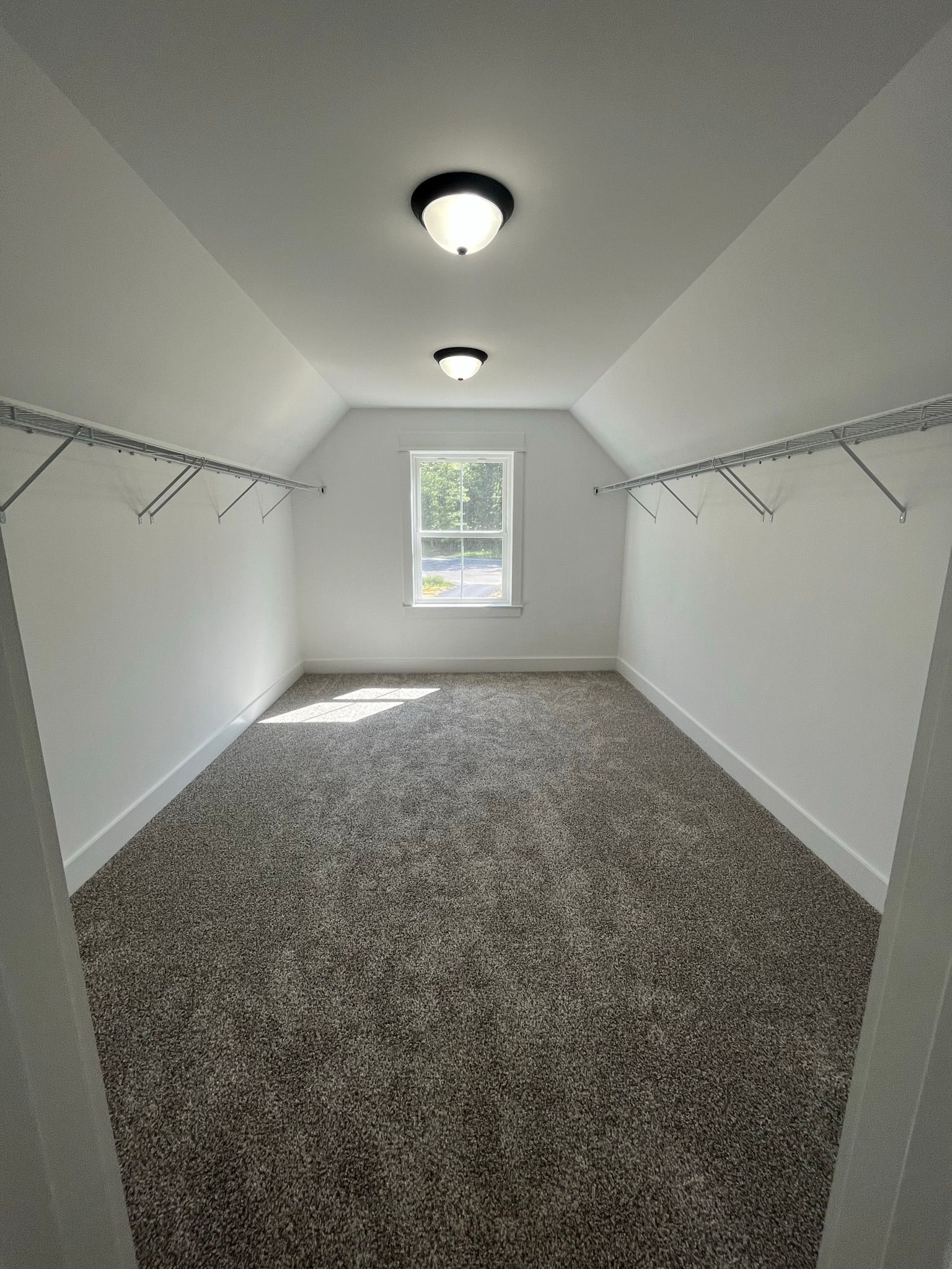 Photos highlight recent build. Options to personalize are available. 