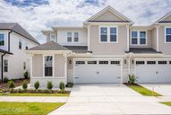 East and Mason - Villas on the Loop por RobuckHomes en Wilmington North Carolina
