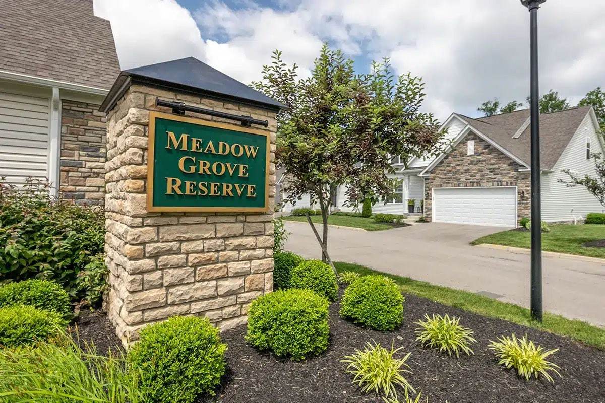 casa en Meadow Grove Reserve Condos por Rockford Homes
