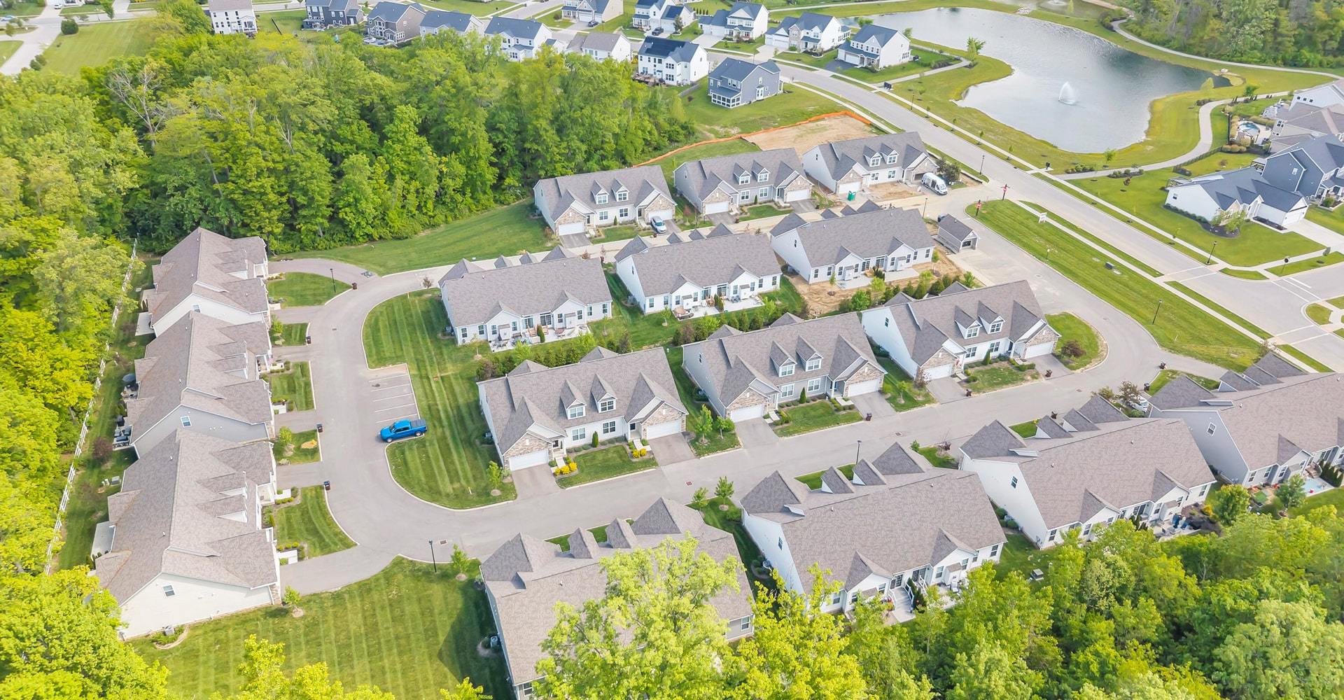 casa en Meadow Grove Reserve Condos por Rockford Homes