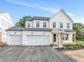 Ponds at Hazelton Crossing por Rockford Homes en Columbus Ohio