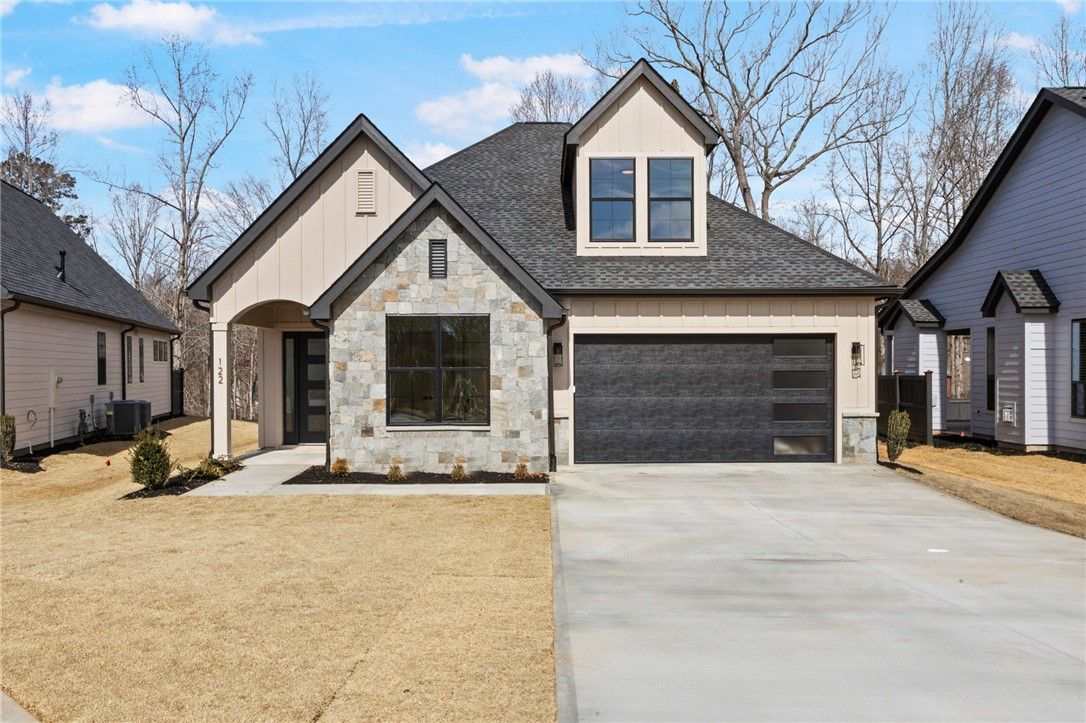 122 Rolling Wood Drive (Baltic)