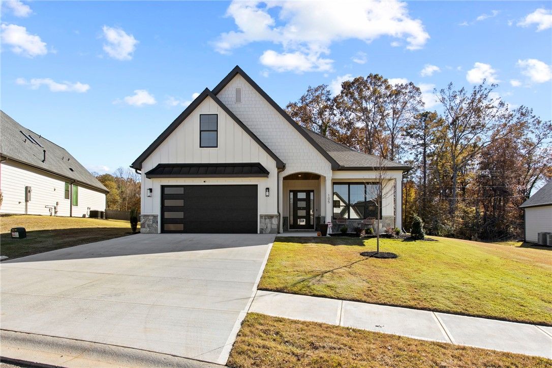 105 Pine Hill Way (105 Pine Hill Way)