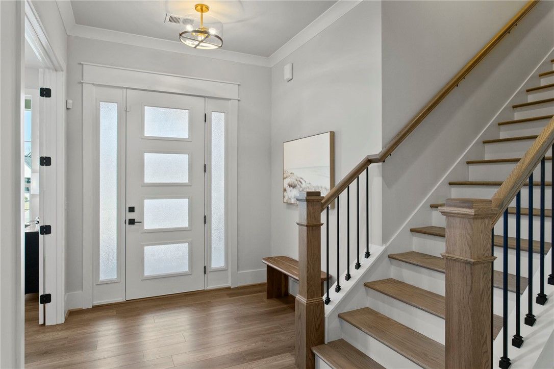 105 Pine Hill Way (105 Pine Hill Way) Image