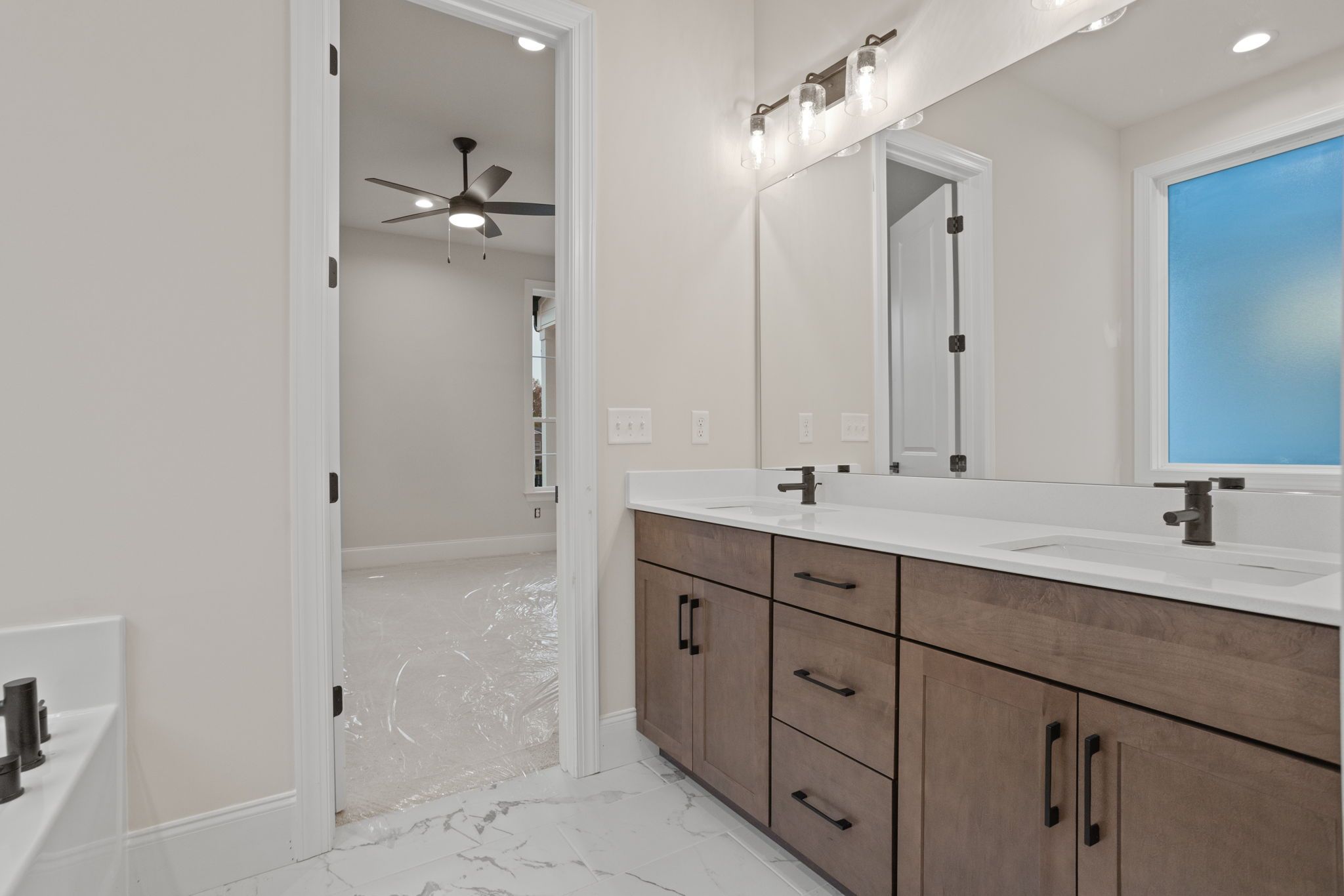 Polar - Master Bathroom