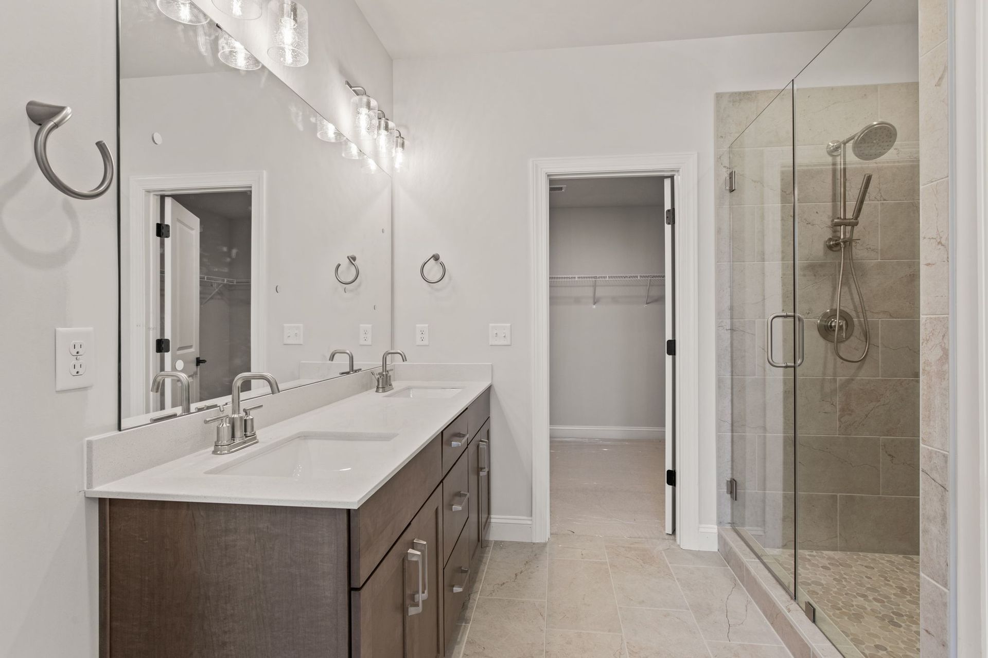 Skandia B - Primary Bath