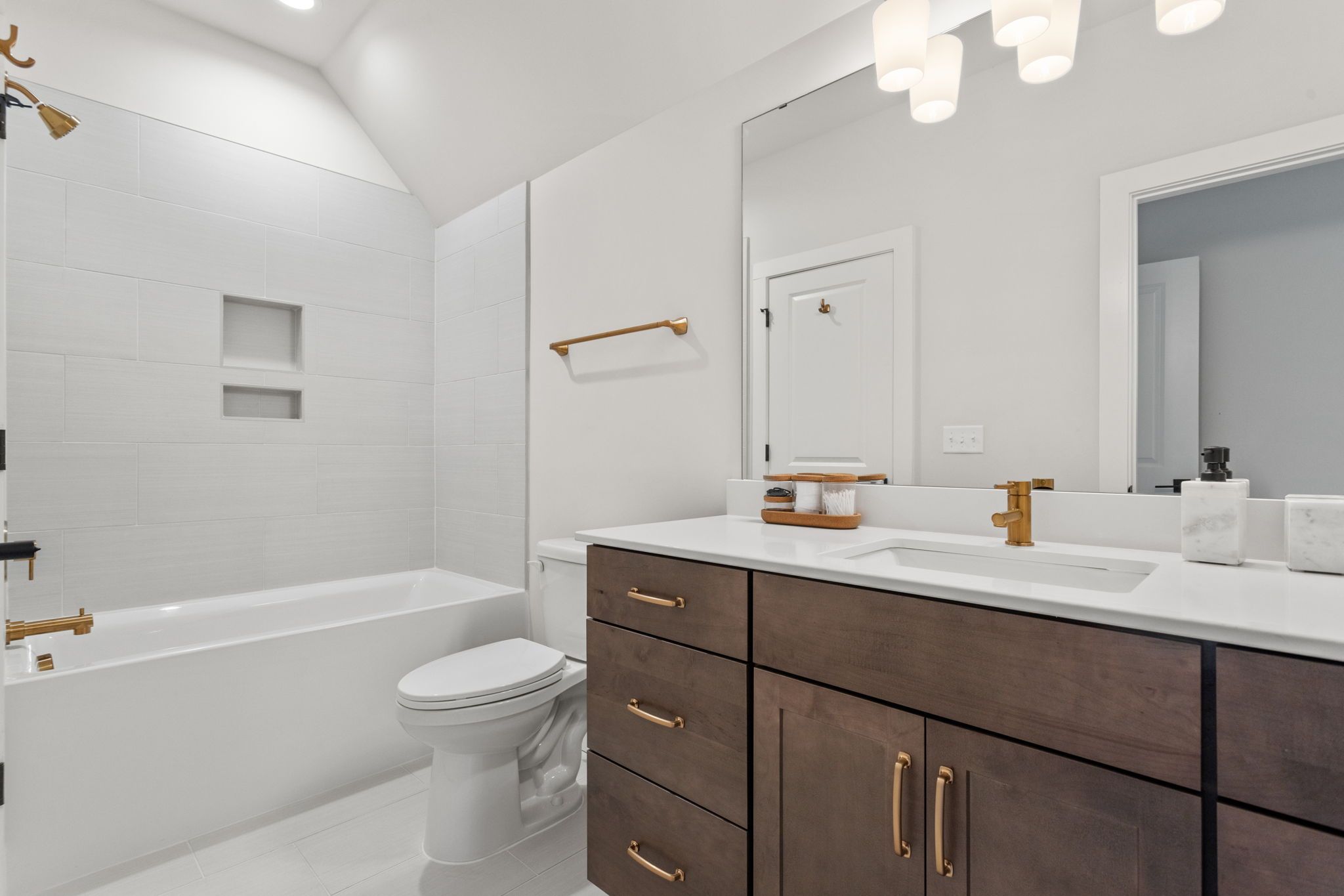 Aurora C - Bathroom