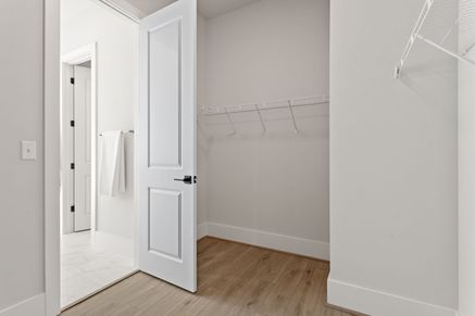 Aurora C - Closet