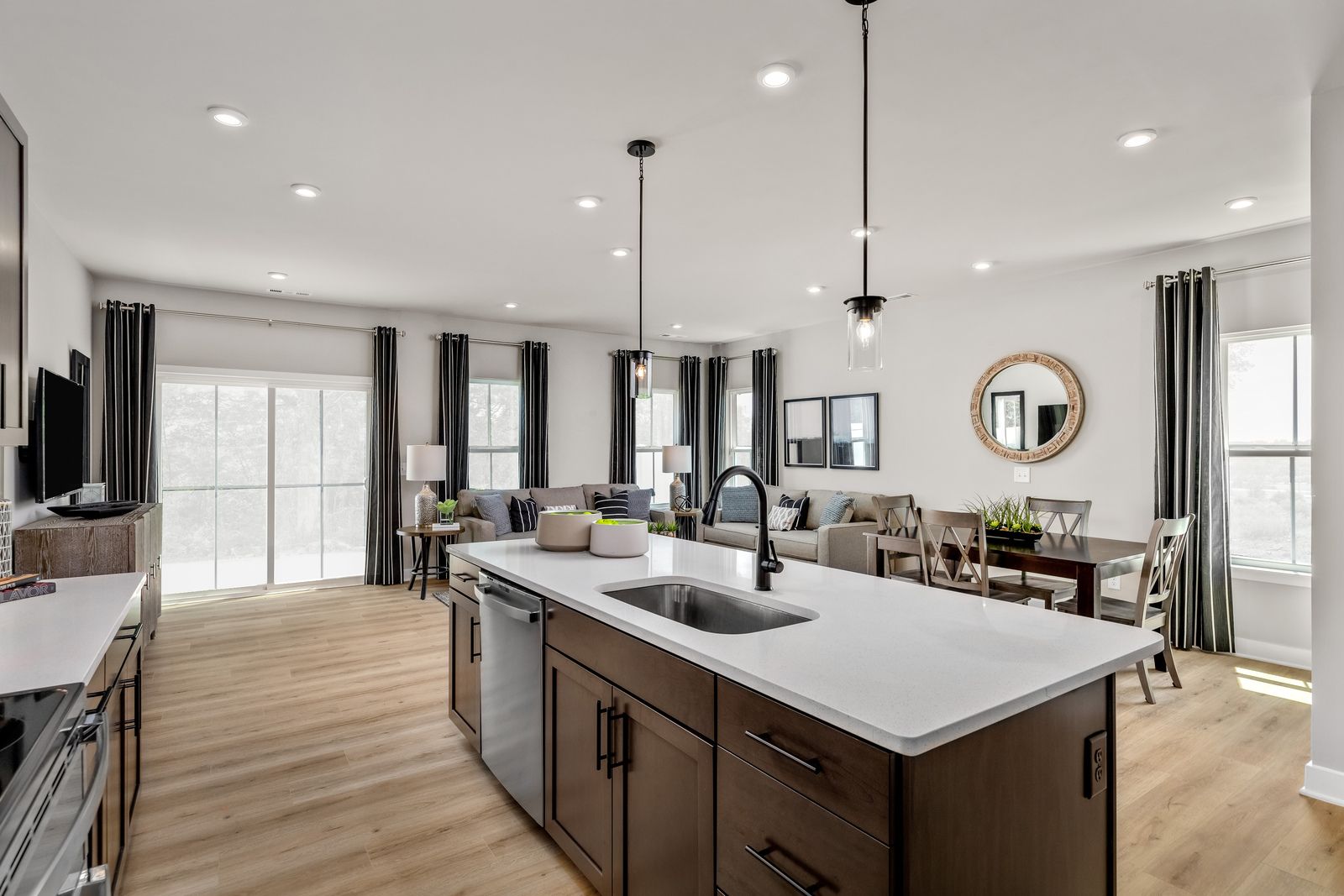 Roxbury - Grandview Mews: Williamstown, Pennsylvania - Ryan Homes
