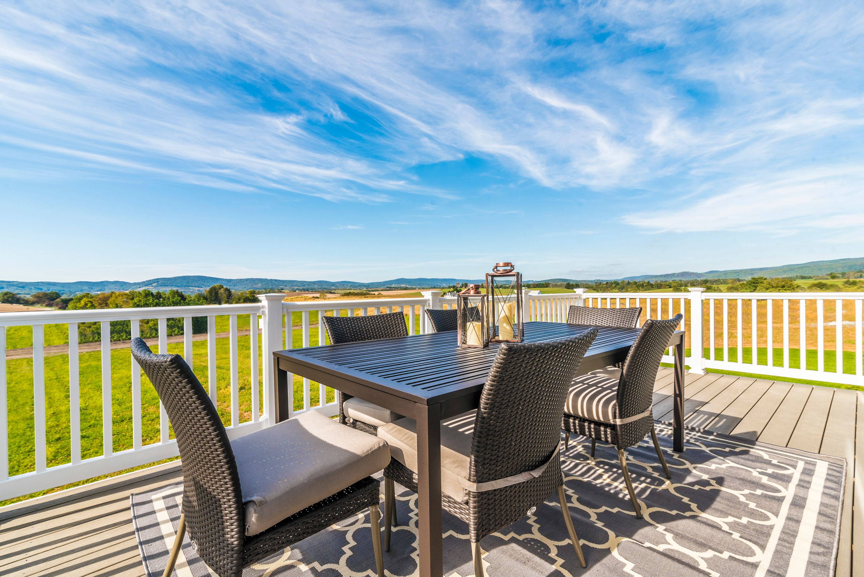 casa en Cedarside Townhomes at Dry Creek por Ryan Homes