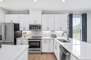 2028 Bolton St (Clarendon 4 Story)