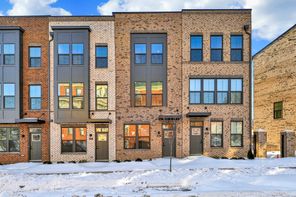 835 Lennox St (Clarendon 3 Story)