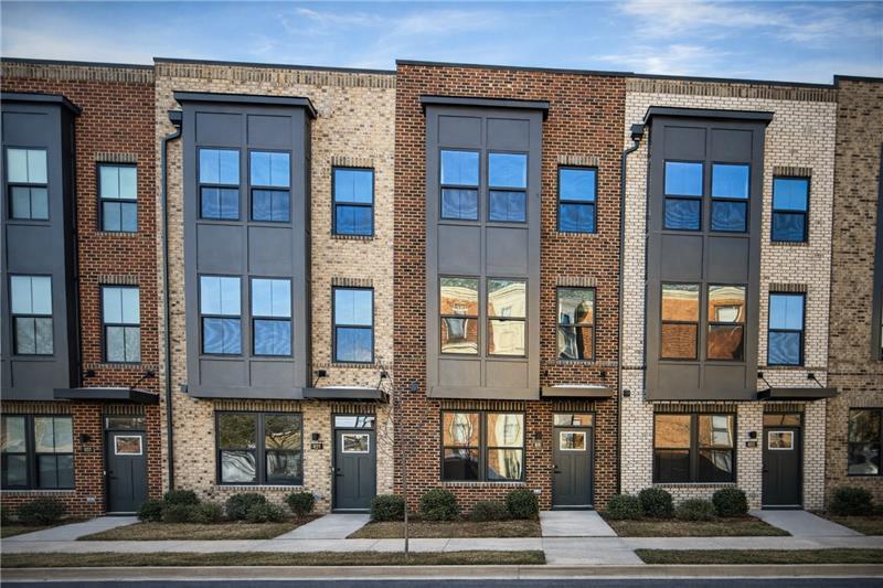 Clarendon 3 Story - Reservoir Square: Baltimore, Maryland - Ryan Homes