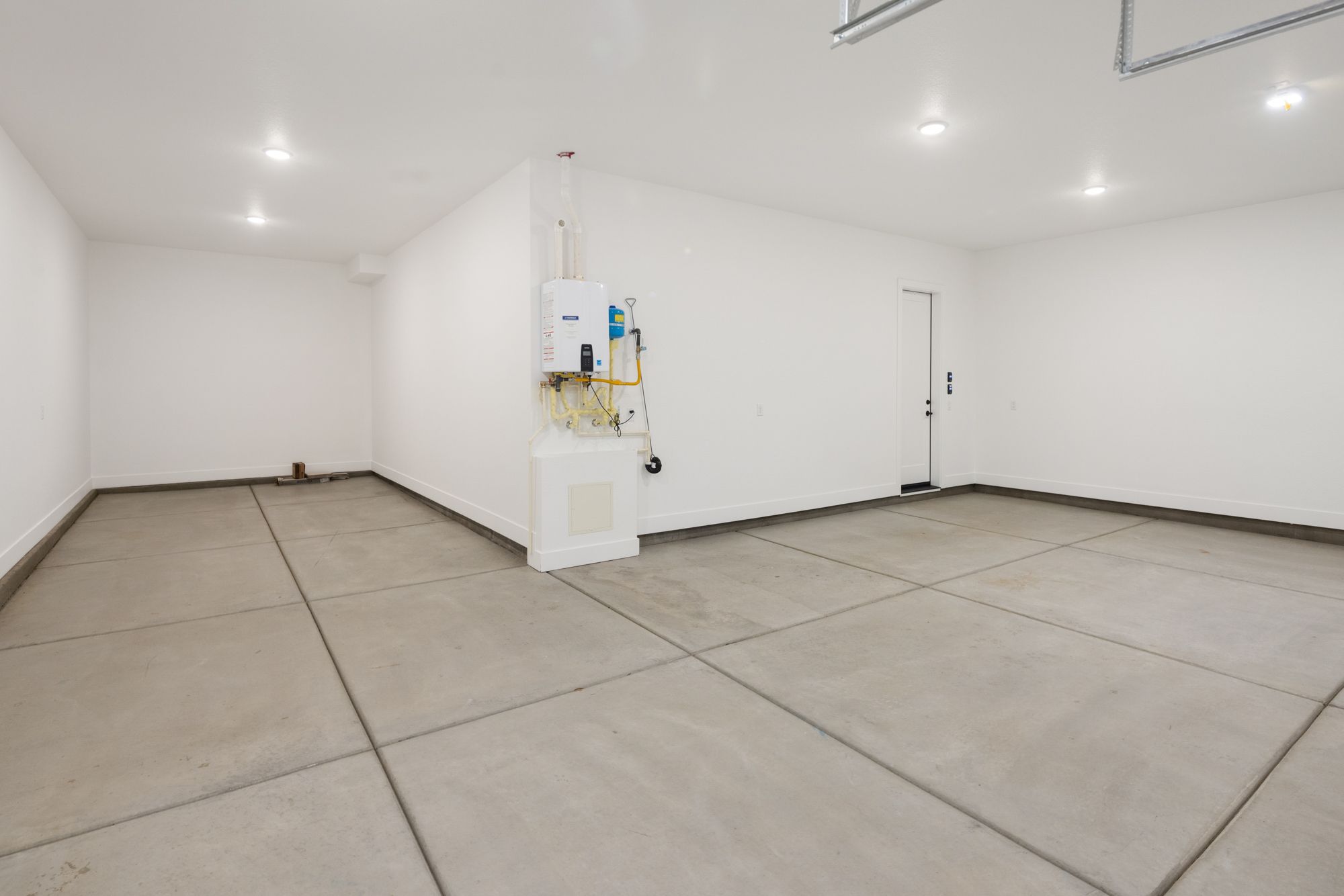 4-Car Garage w/ Tankless H2O Heater