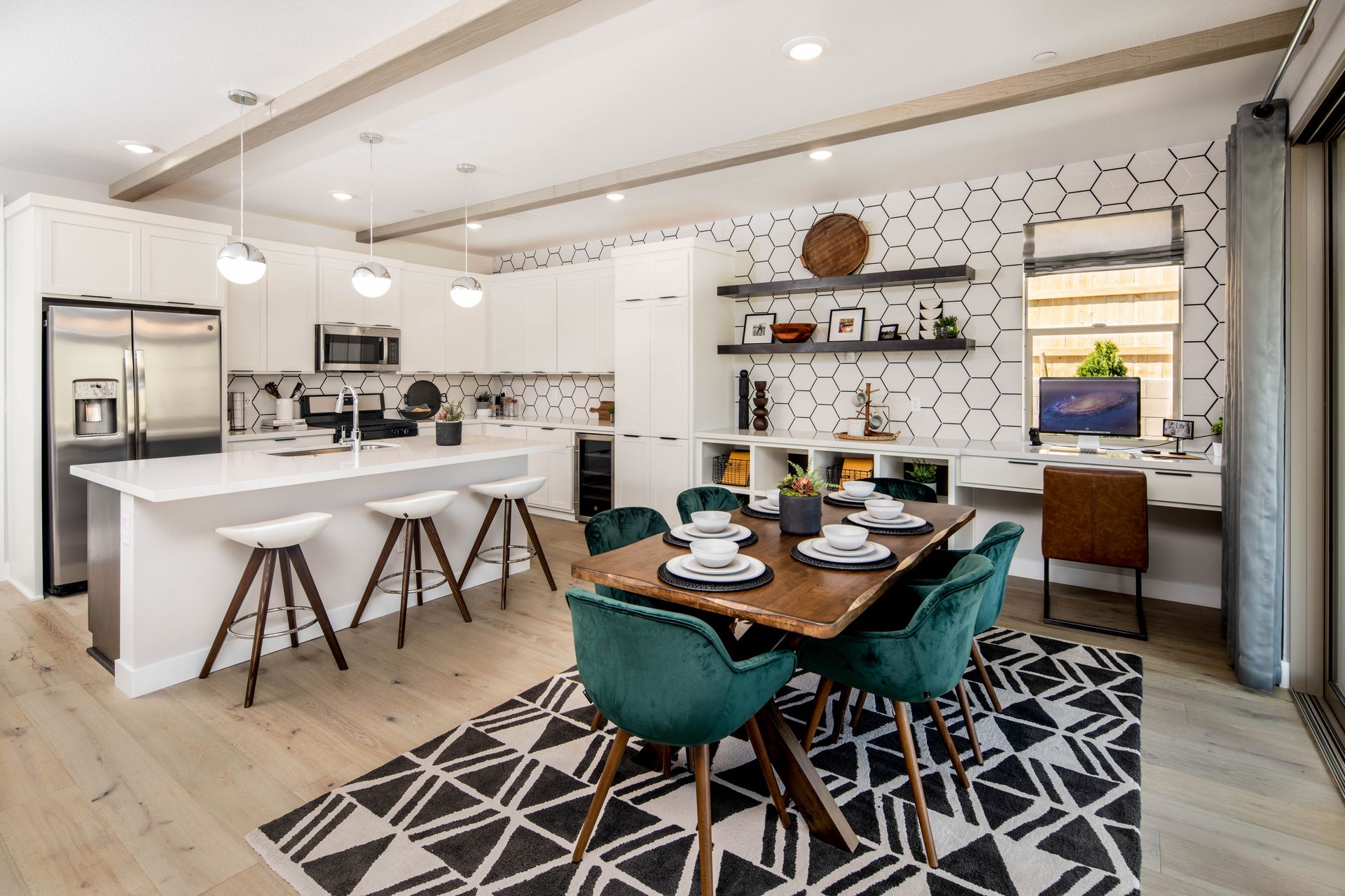 Kitchen/Dining Combo Area