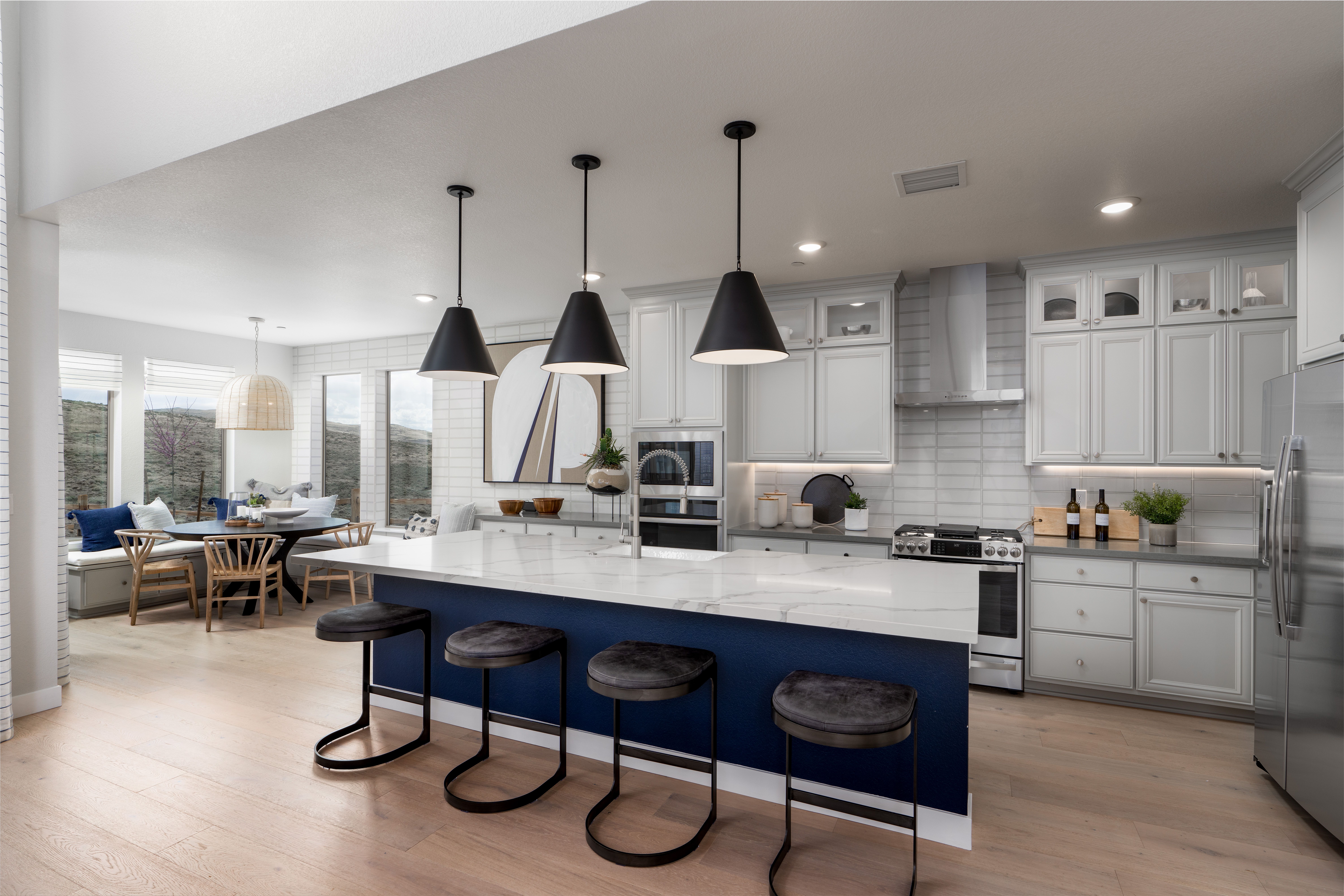 Kitchen & Dining Area