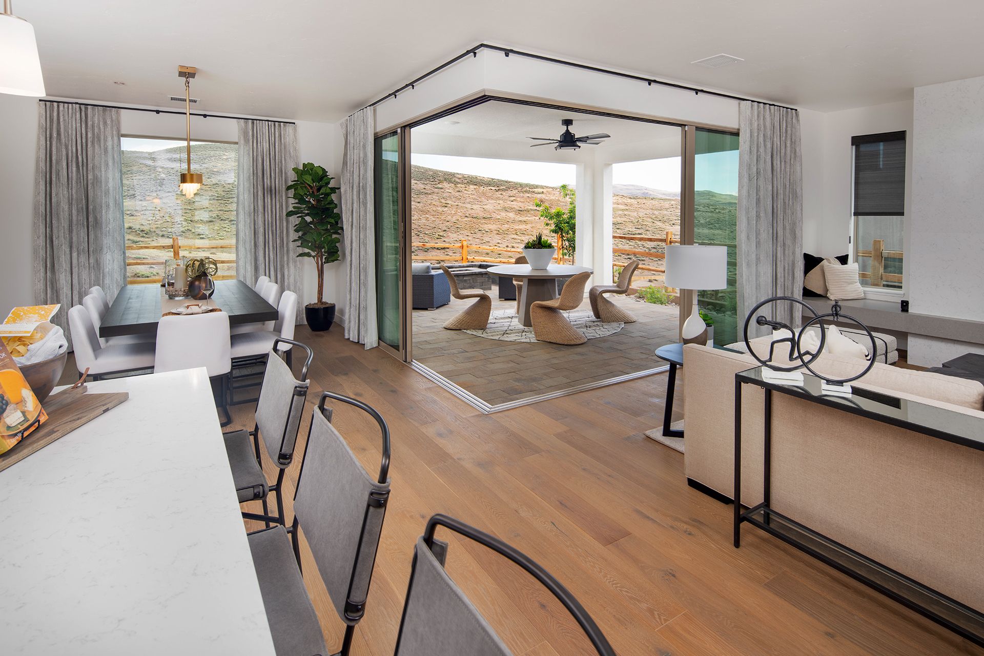 Plan 1 Corner Slider