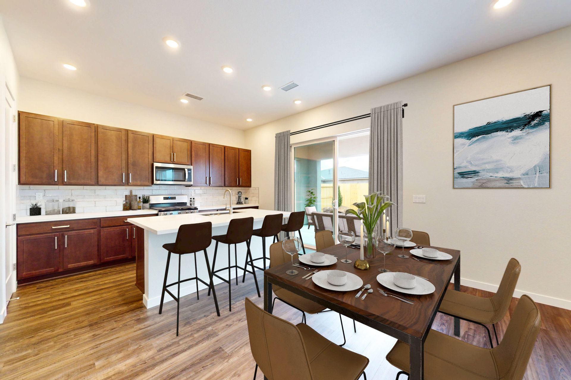 Dining Area & Kitchen