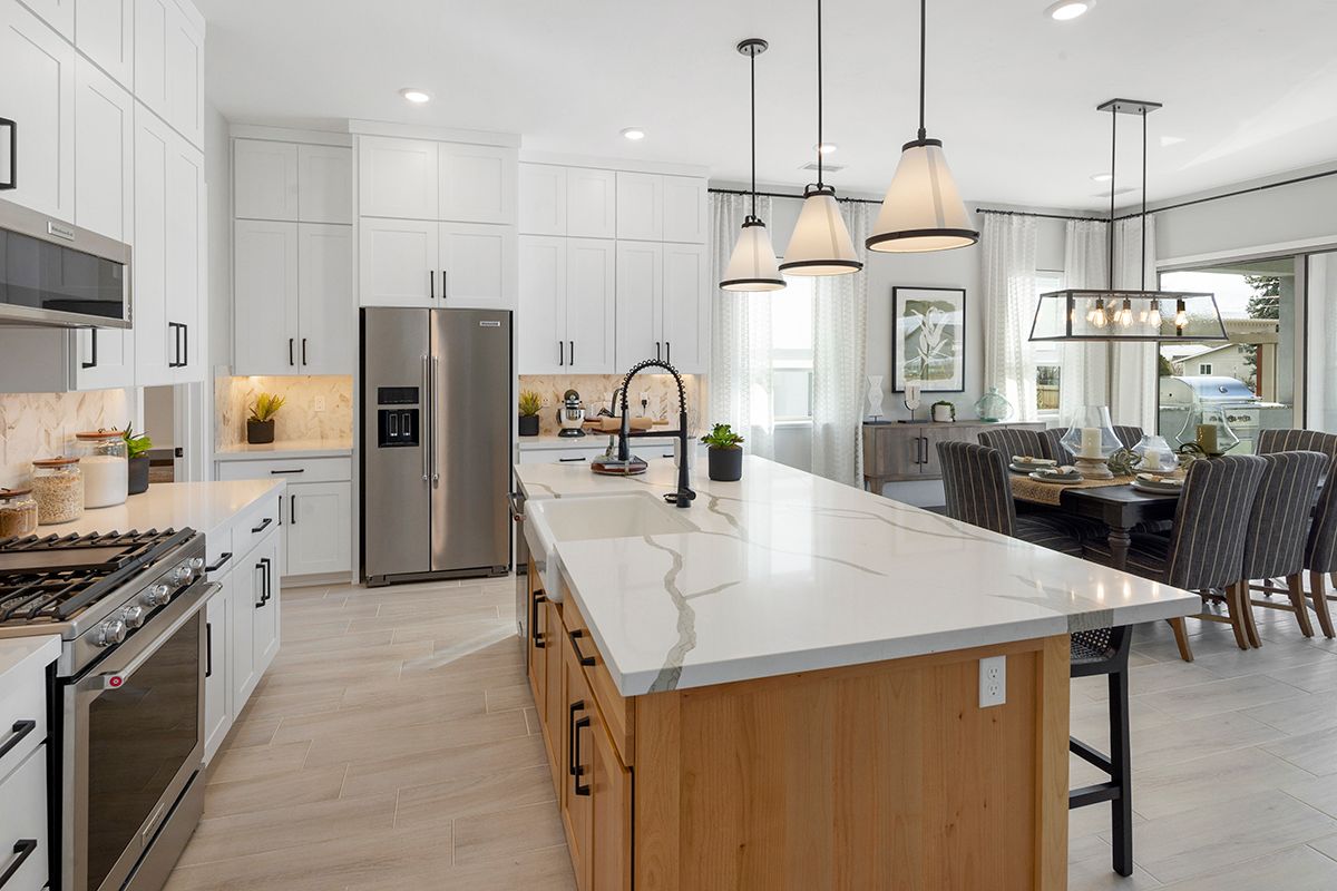 Kitchen & Dining Area