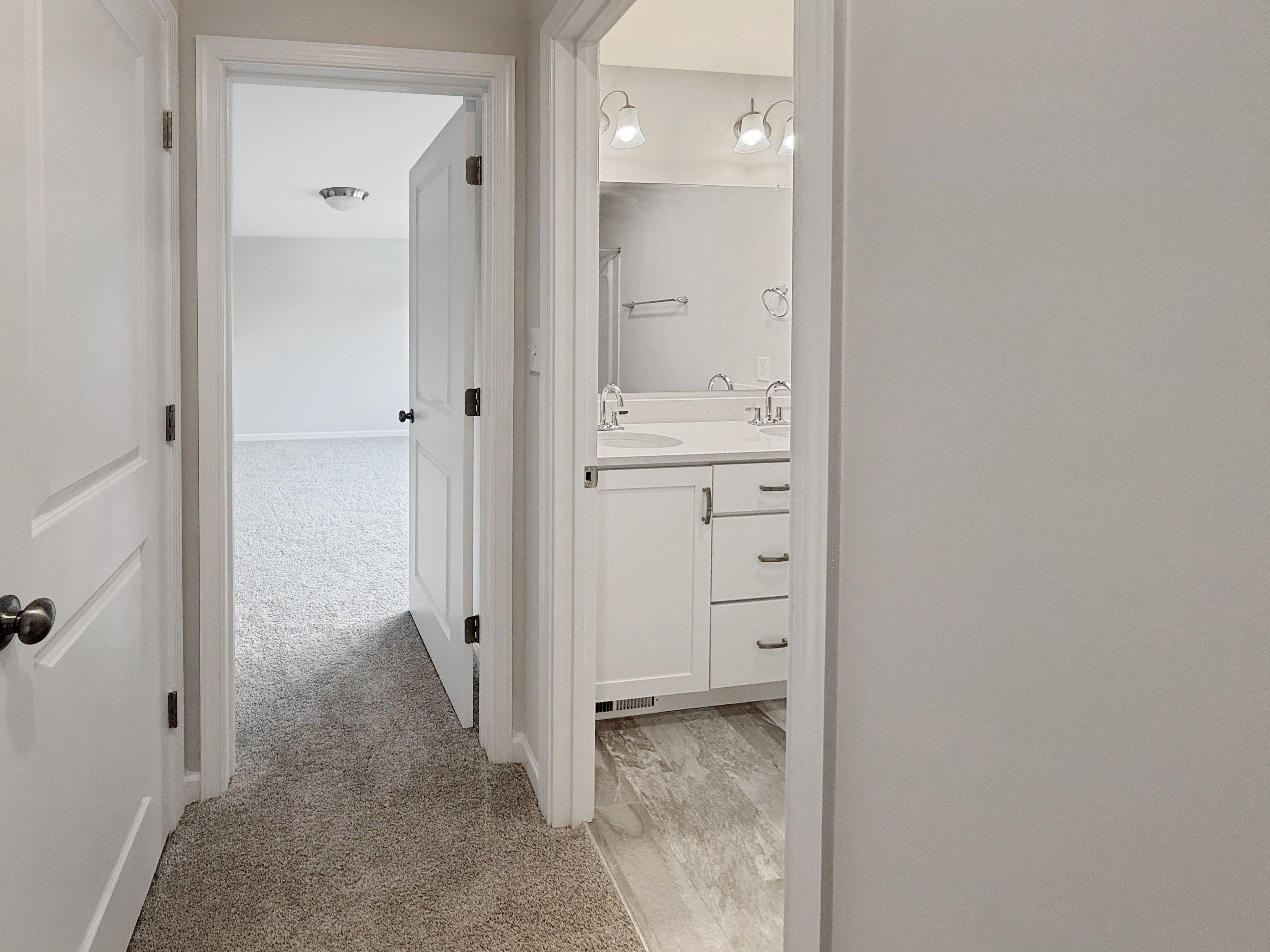 Upper Level Hallway & Bath 2